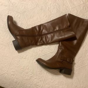 $20 Boots Size 8, almost new